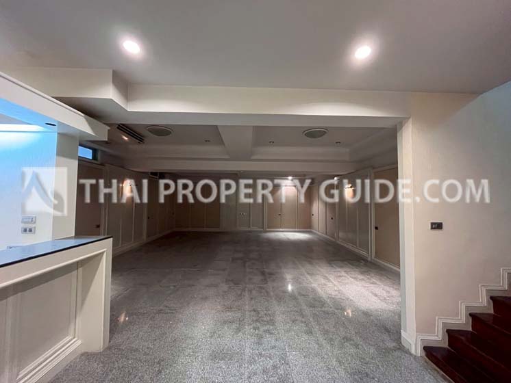House with Shared Pool in Bangnatrad 